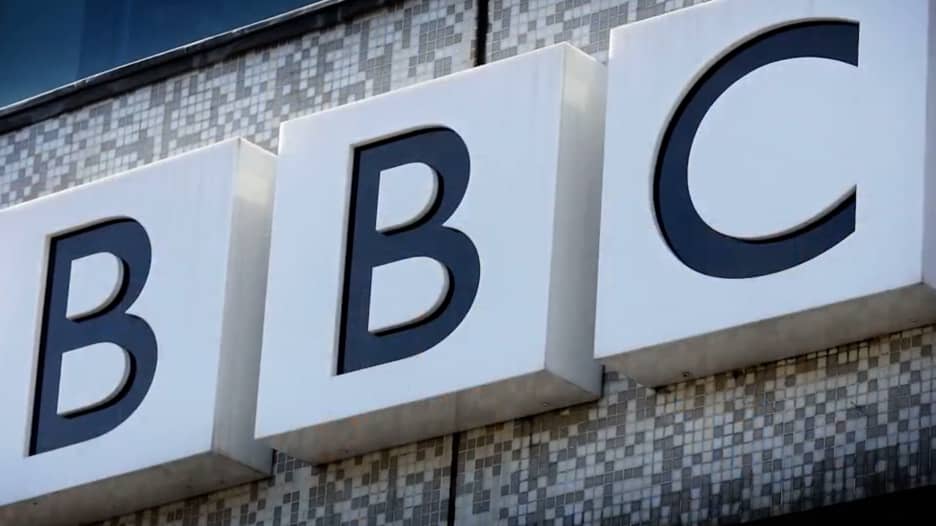 إما التراجع أو مليار دولار.. ترامب يُهدد بمقاضاة BBC بسبب تعديل مضلل لخطابه