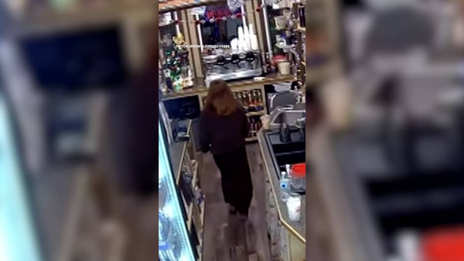 كاميرا مراقبة تصور لحظة وقوع زلزال بقوة 6.0 درجات في ألاسكا