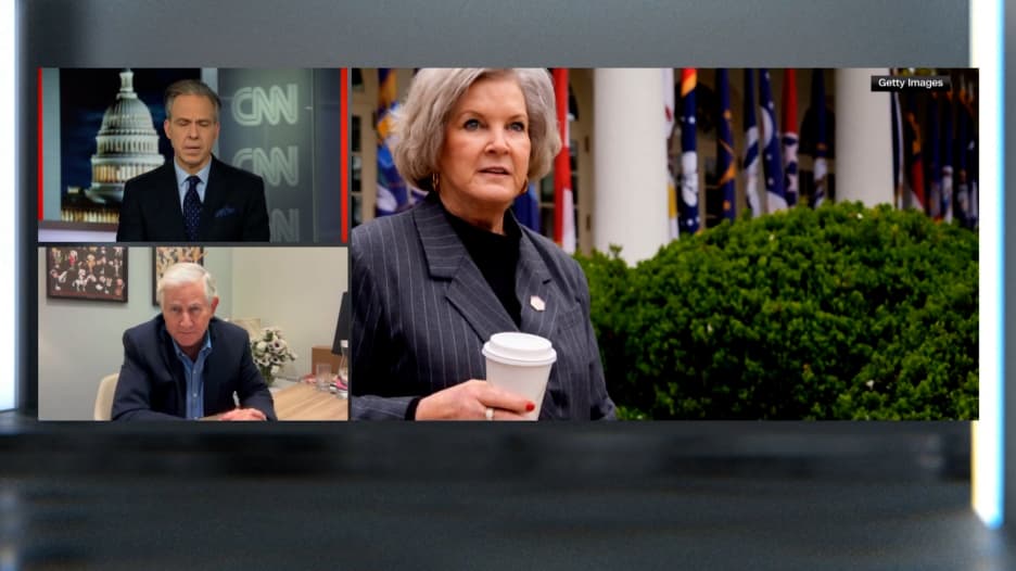 ترامب يؤكد بقاء وايلز كبيرة لموظفي البيت الأبيض بعد المقابلة المثيرة للجدل.. كيف علق كاتب المقال لـCNN؟