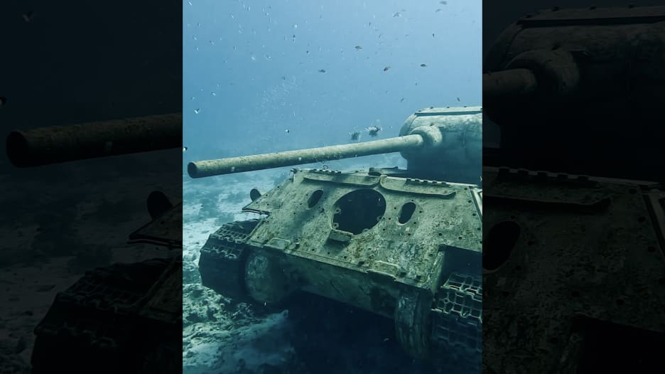 تجربة الغوص بأول متحف عسكري تحت الماء في مصر