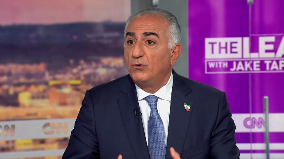 رضا بهلوي لـCNN: هناك أكثر من 100 ألف عنصر انشقوا عن النظام الإيراني