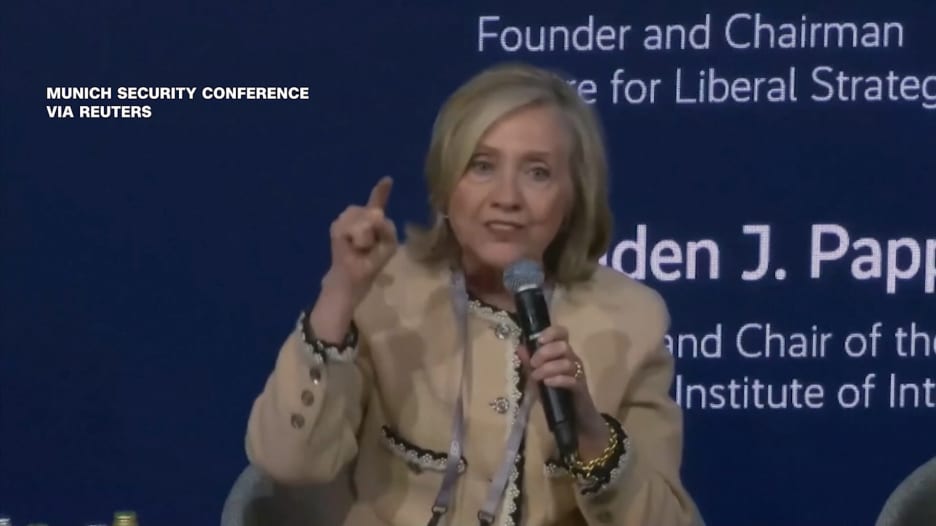 شاهد.. هيلاري كلينتون تقارن إدارة ترامب بعهد زوجها وأوباما فيما يتعلق بالهجرة وتوجه انتقادات لاذعة