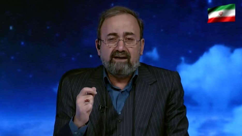 مذيع التلفزيون الإيراني الرسمي يبكي بعد إعلان نبأ مقتل خامنئي