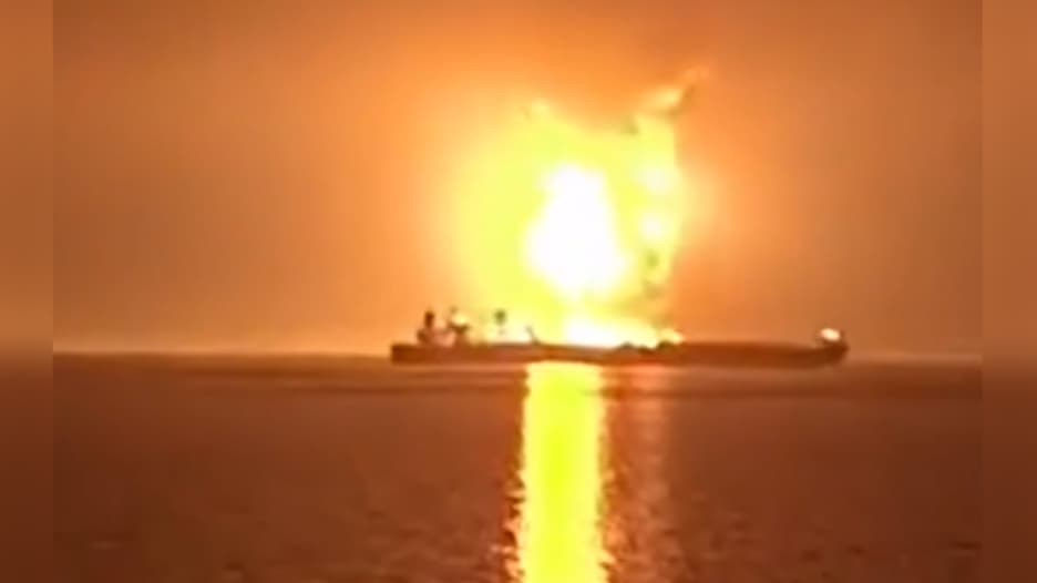 شاهد.. كيف حوّلت إيران البحر إلى خط المواجهة لساحة حرب؟