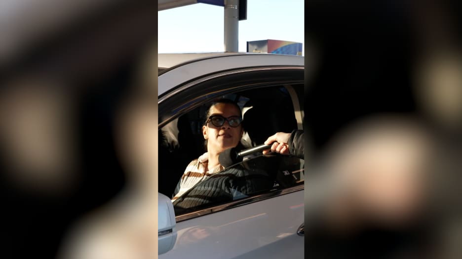 لماذا تُعقّد أسعار البنزين المرتفعة في أمريكا الأمور بالنسبة لترامب؟