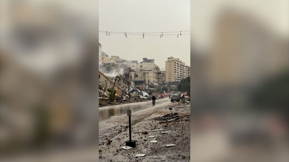 "مدينة أشباح".. كاميرا CNN توثق مشاهد الدمار بجنوب بيروت إثر غارات إسرائيلية