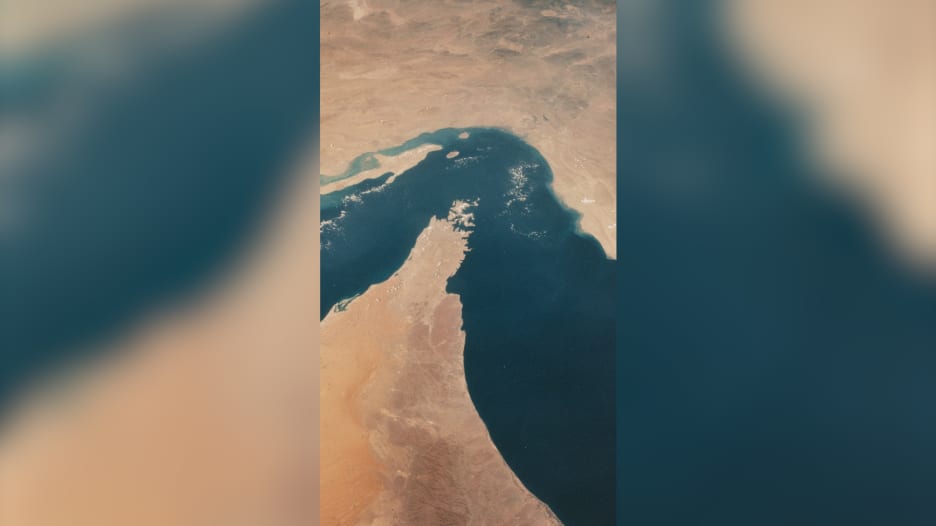 لماذا تبدو مرافقة ناقلات النفط في مضيق هرمز مهمة محفوفة بالمخاطر؟