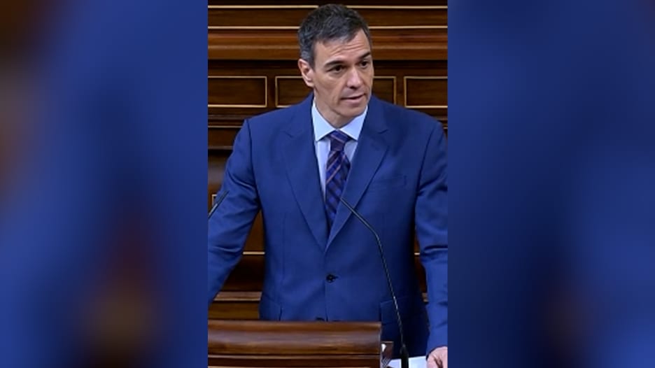 "زعزعتا استقرار الشرق الأوسط".. رئيس الوزراء الإسباني يدين الحرب الأمريكية الإسرائيلية مع إيران