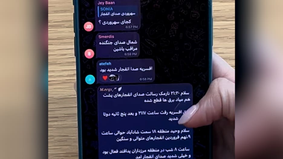 شاهد كيف يحمي الإيرانيون أنفسهم ويتعقبون الغارات الجوية عبر الإنترنت