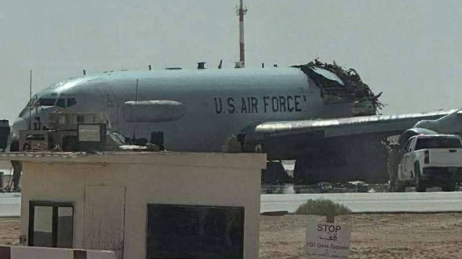 صور متداولة تظهر طائرة رادار أمريكية مُتضررة جراء ضربة إيرانية بالسعودية