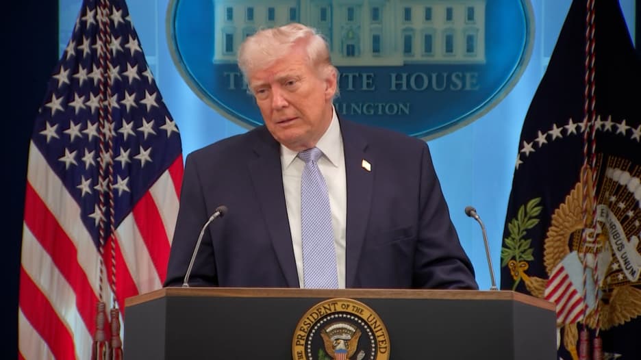 "ستحترق وتنفجر".. ترامب يتحدث عن خطة تدمير كامل لجسور إيران ومحطات توليد الطاقة