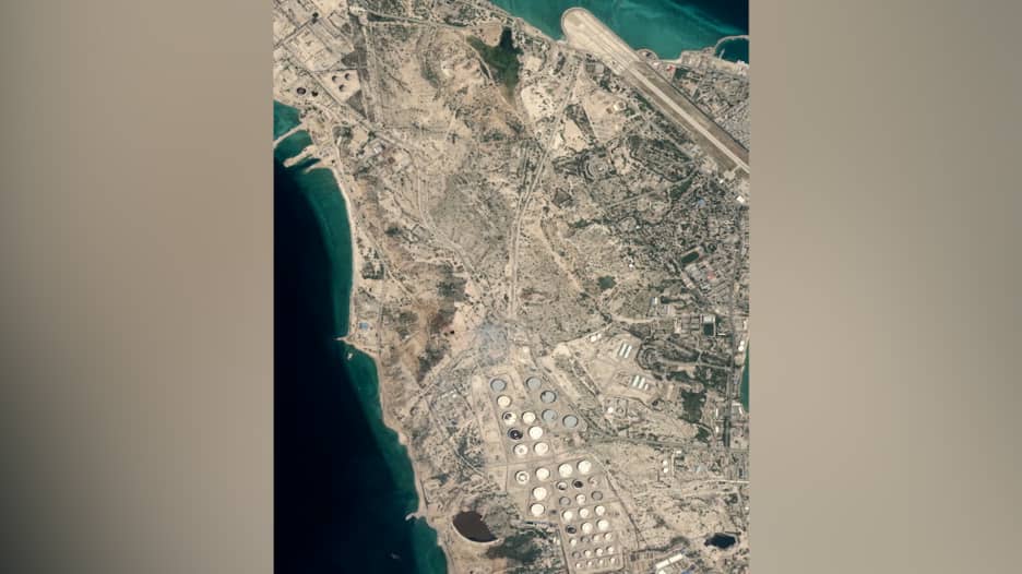 أمريكا تقصف أهدافًا عسكرية في جزيرة خرج الإيرانية.. إليكم ما نعلمه