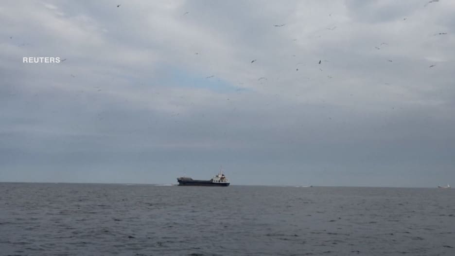 لماذا يحاول ترامب فرض حصار على مضيق هرمز بعدما طالب إيران بفتحه؟