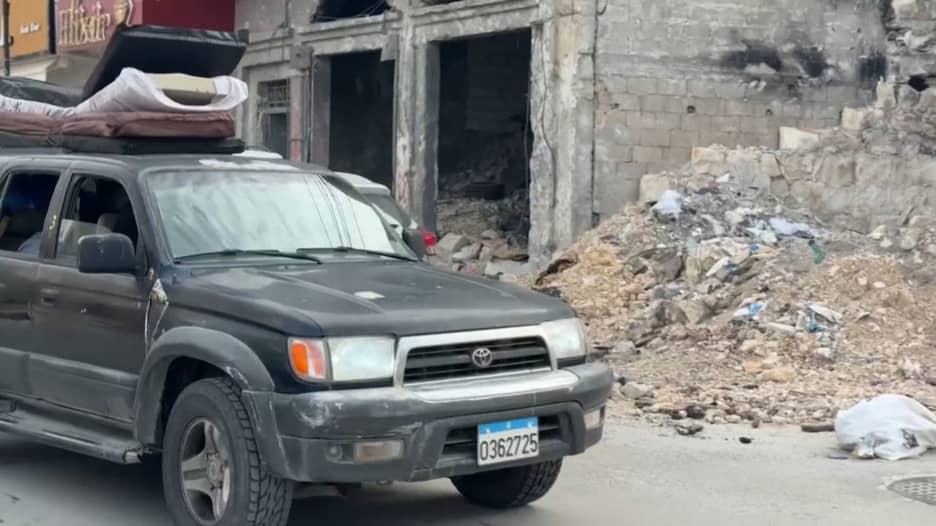 شاهد.. سكان النبطية في جنوب لبنان يعودون إلى منازلهم مع دخول وقف إطلاق النار حيز التنفيذ