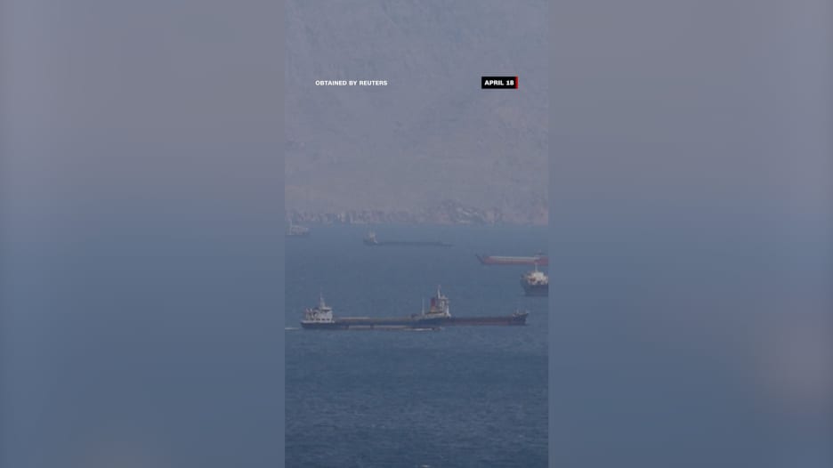 تصعيد يربك المفاوضات.. الحرس الثوري الإيراني يطلق النار على ناقلة نفط تعبر مضيق هرمز