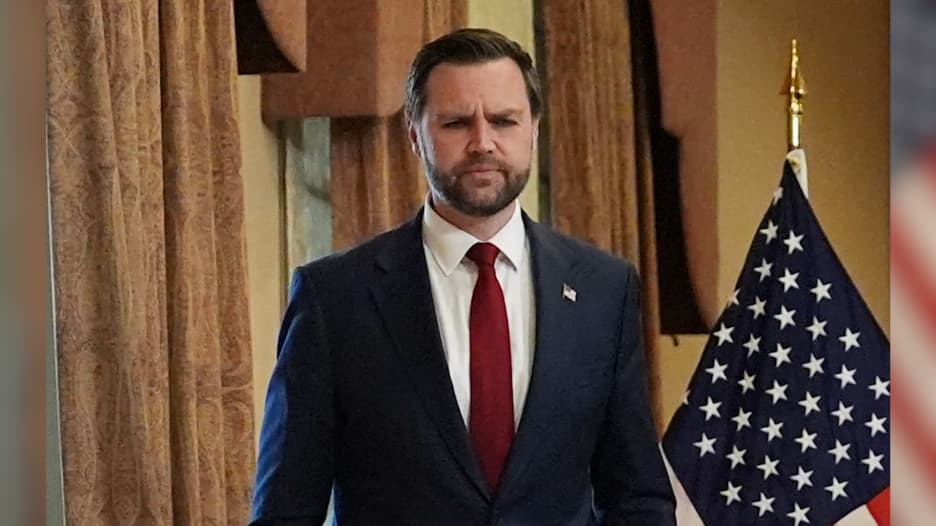 ترامب عن محادثات إيران: "انتهى زمن اللطف".. وتشكيك بحضور جيه دي فانس