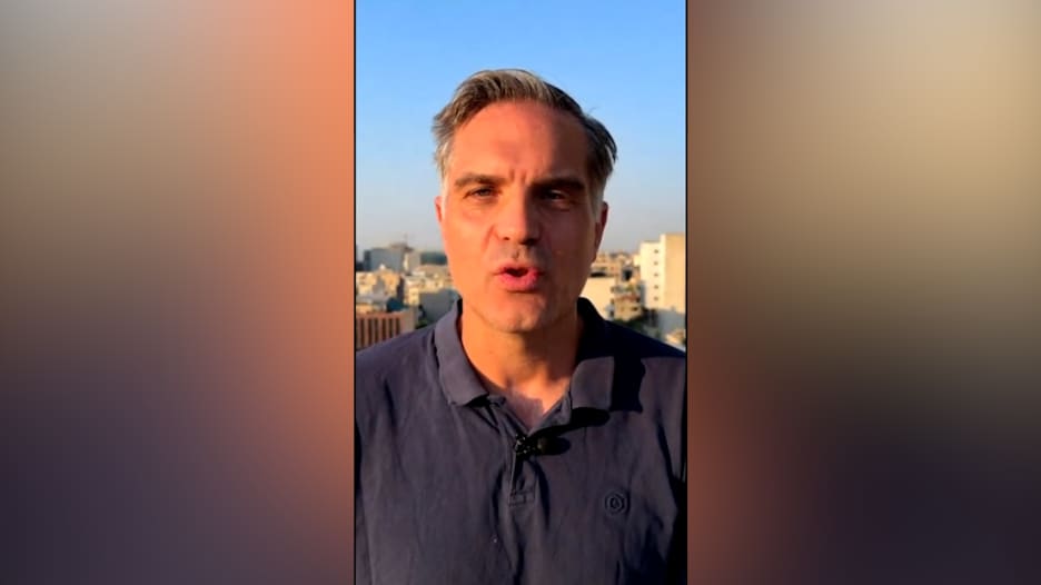 مراسل CNN ينقل تقريرًا من طهران بعد تبادل إيران وإسرائيل ضربات جديدة