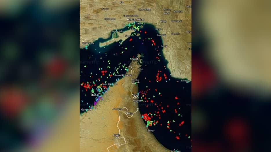 هل أصبح مضيق هرمز مفتوحاً الآن أمام حركة السفن؟ مراسلة CNN توضح