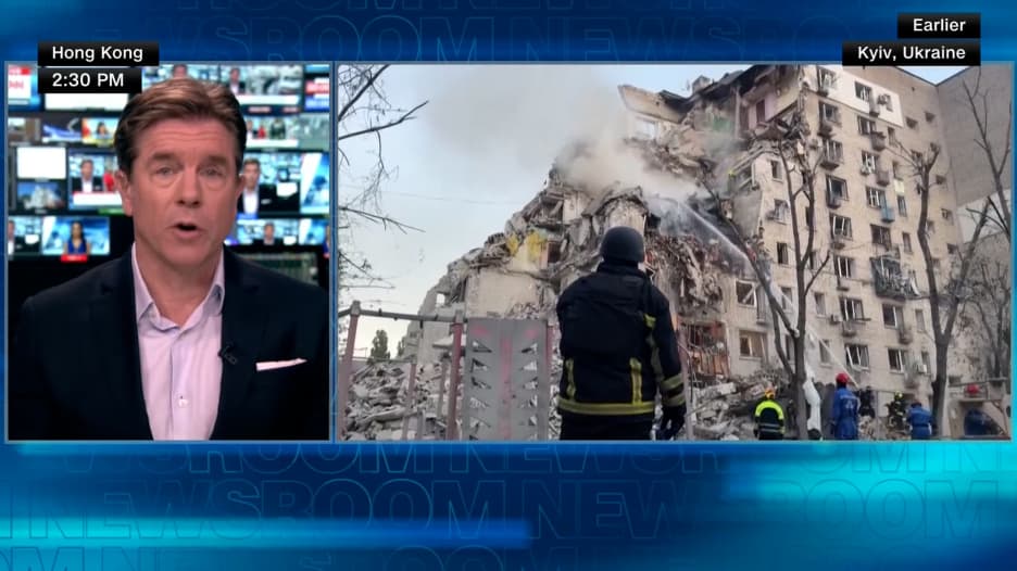 استمر طوال الليل.. مراسل CNN يشارك تفاصيل هجوم روسي دام 11 ساعة على أوكرانيا