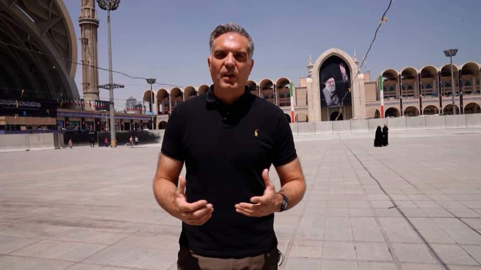 إيران تُشيّع علي خامنئي في جنازة تاريخية.. 20 مليون مشارك متوقع ووعود بالانتقام