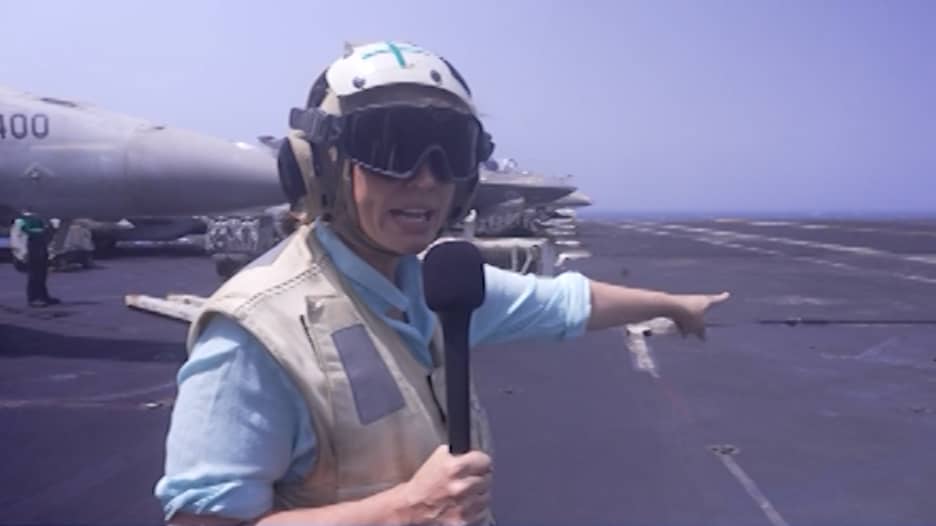 مراسلة CNN تنقل مشاهداتها من على متن حاملة الطائرات لينكولن.. وهذا ما رصدته
