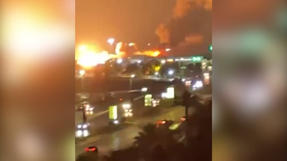 لماذا تستهدف الضربات الأمريكية جنوب إيران؟.. مراسلة CNN تجيب