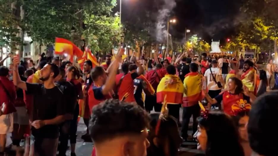 إسبانيا تحتفل بلقبها العالمي الثاني.. فرحة عارمة تجتاح الشوارع بعد النهائي