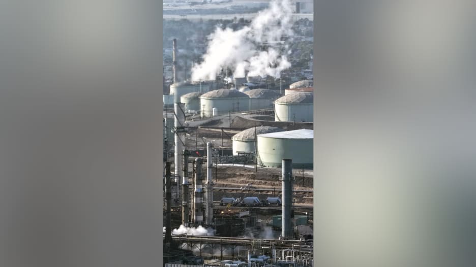 الحوثيون يضغطون على البحر الأحمر.. وأسواق النفط تواجه أخطر تهديد منذ اندلاع الحرب مع إيران