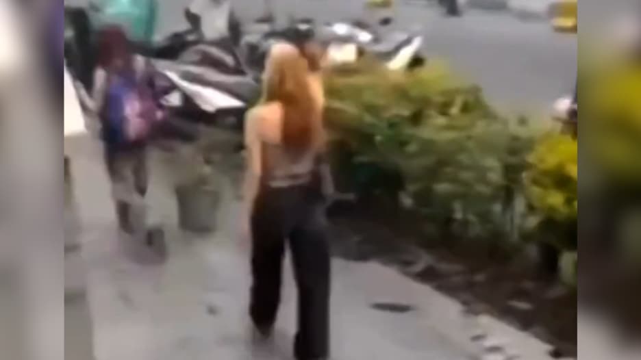 توبيخ وإحراج في الشوارع.. هل عادت حملة القمع مجددًا لتستهدف مظهر النساء الإيرانيات؟