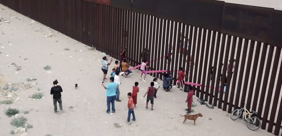 أرجوحة الجدار الفاصل بين أمركيا والمكسيك تحصد جائزة بيزلي للتصميم للعام 2020