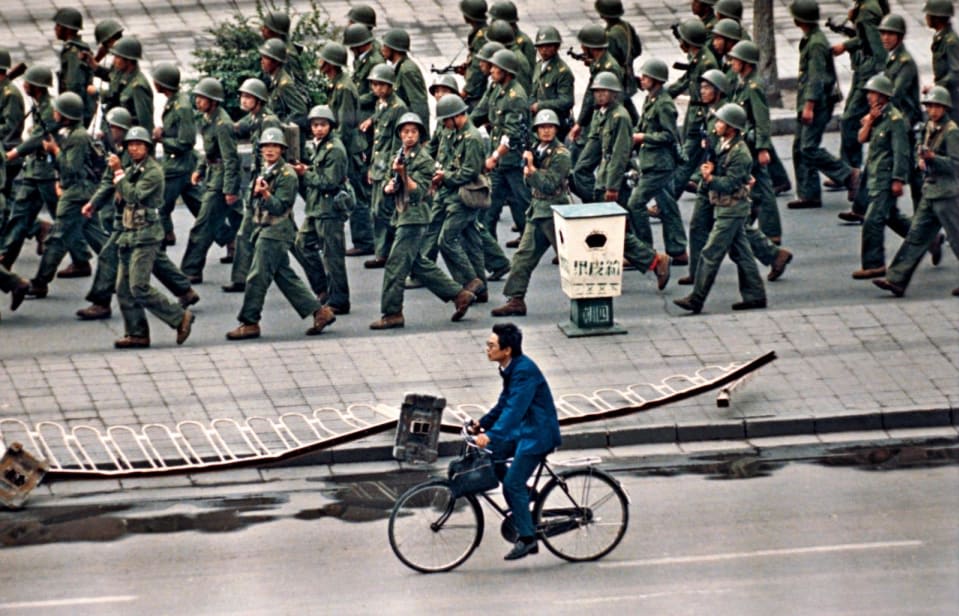 هذه الصور المدهشة توثق سقوط الإيديولوجية الشيوعية خلال القرن الـ20