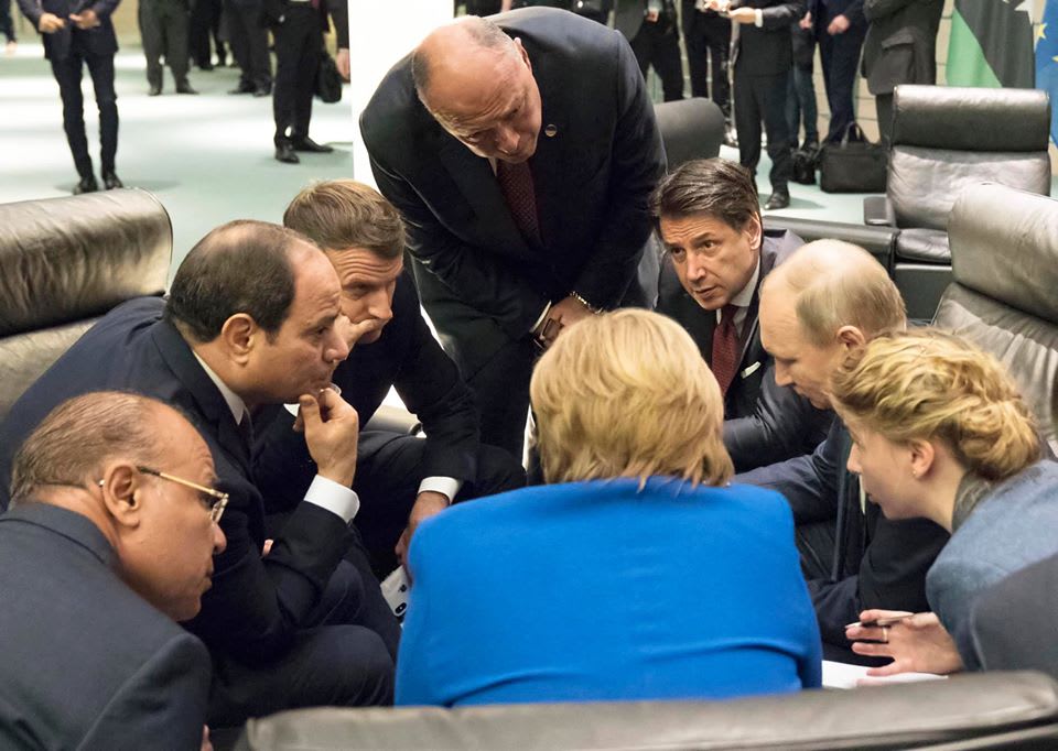 صورة لاجتماع قادة الدول المشاركة في مؤتمر برلين للسلام في ليبيا