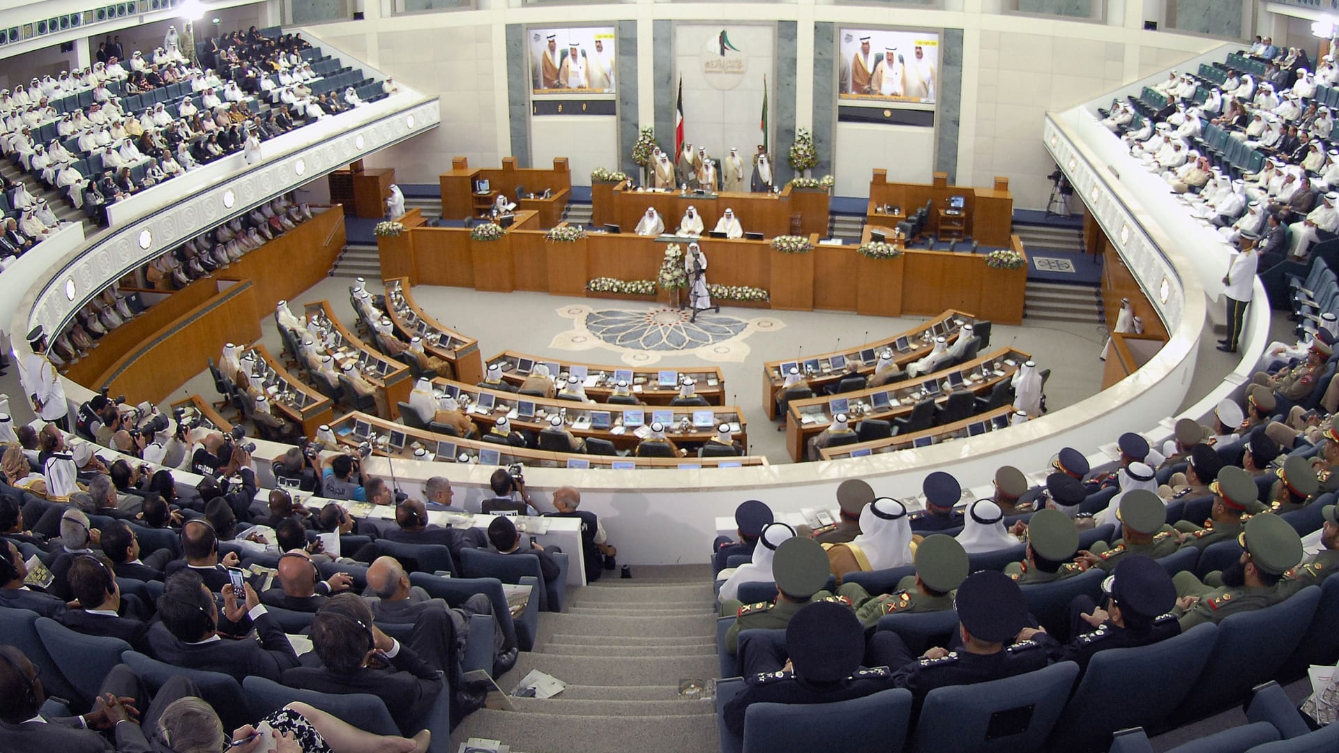 تأجيل الجلسة الافتتاحية لمجلس الأمة تثير جدلا دستوريا في الكويت حول "المادة 106" وتحديات أمام رئيس الحكومة