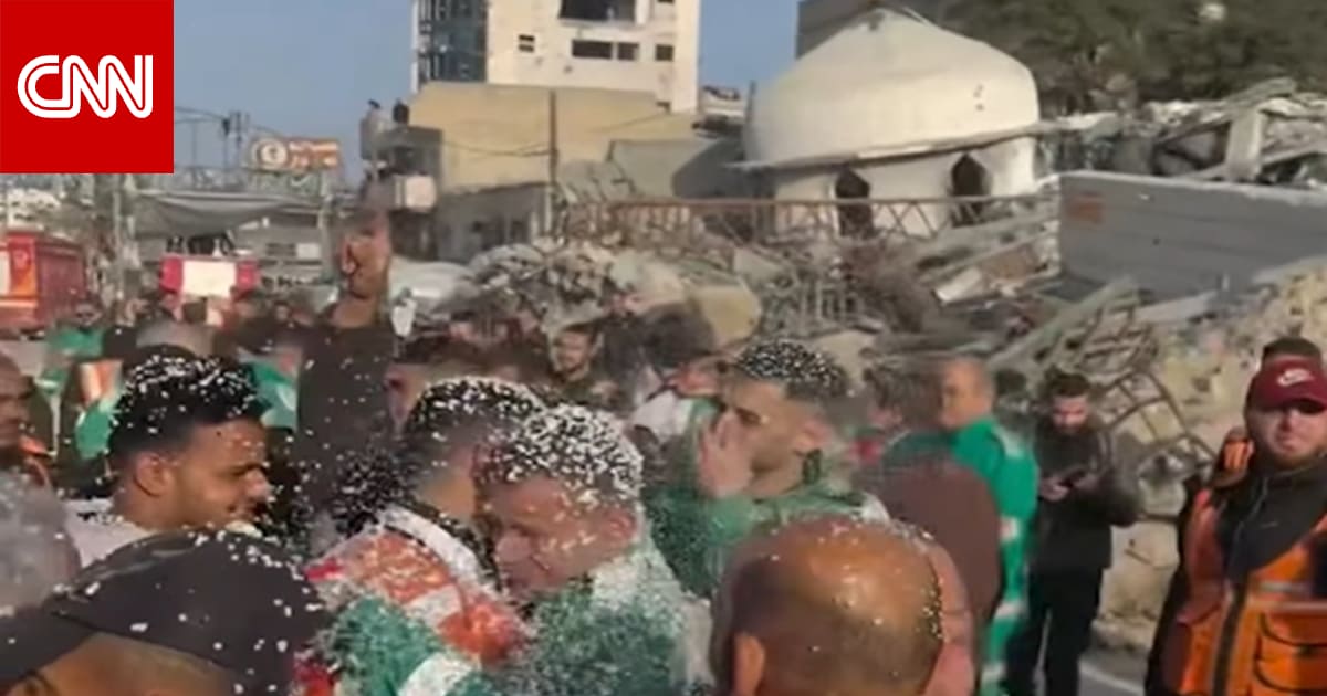 فيديو منسوب إلى "رد فعل طواقم الإسعاف والدفاع المدني بعد اتفاق غزة".. ما حقيقته؟