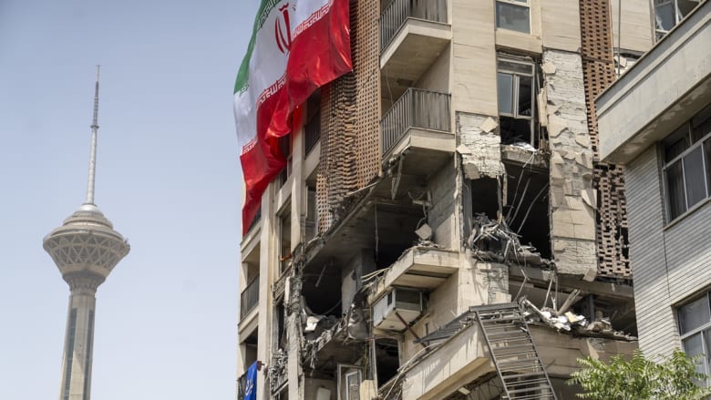 في اتصال مع خالد بن سلمان.. قائد عسكري إيراني يشكك في التزام إسرائيل بوقف إطلاق النار