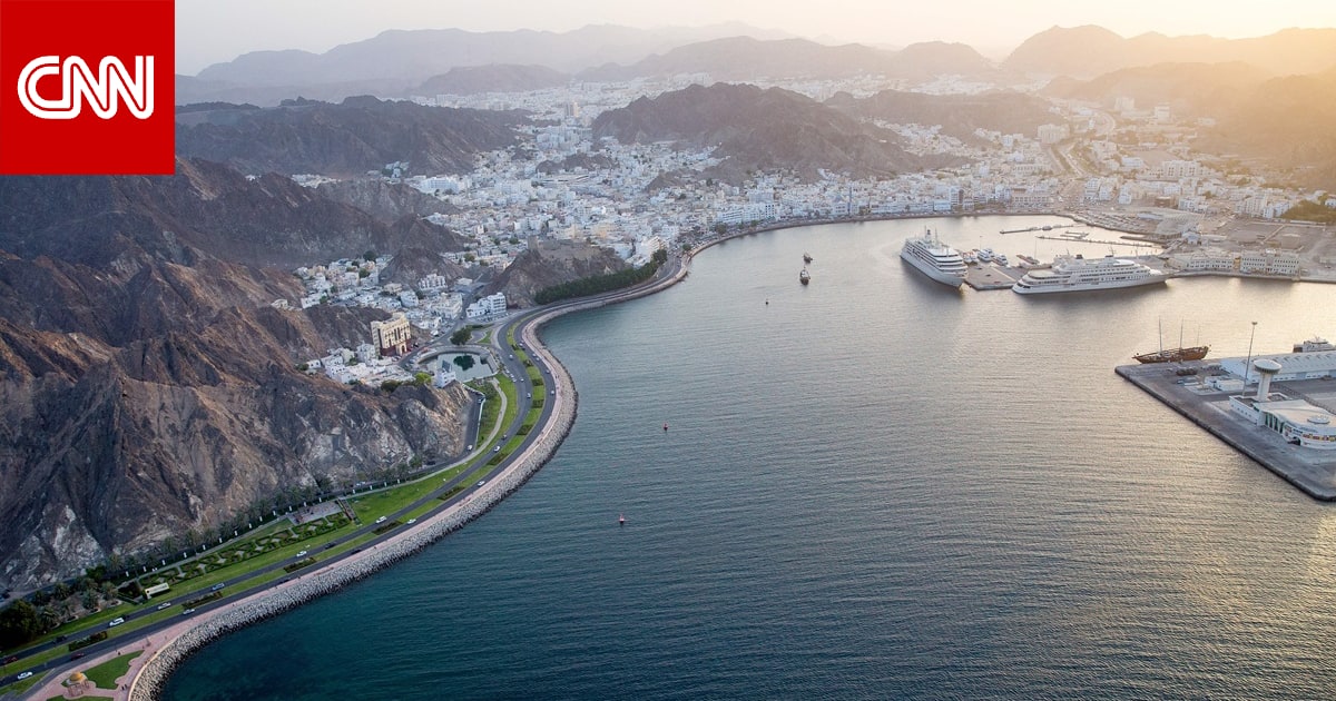 مصرع 3 أشخاص بعد غرق قارب يقل 25 سائحًا فرنسيًا قبالة سواحل سلطنة عُمان