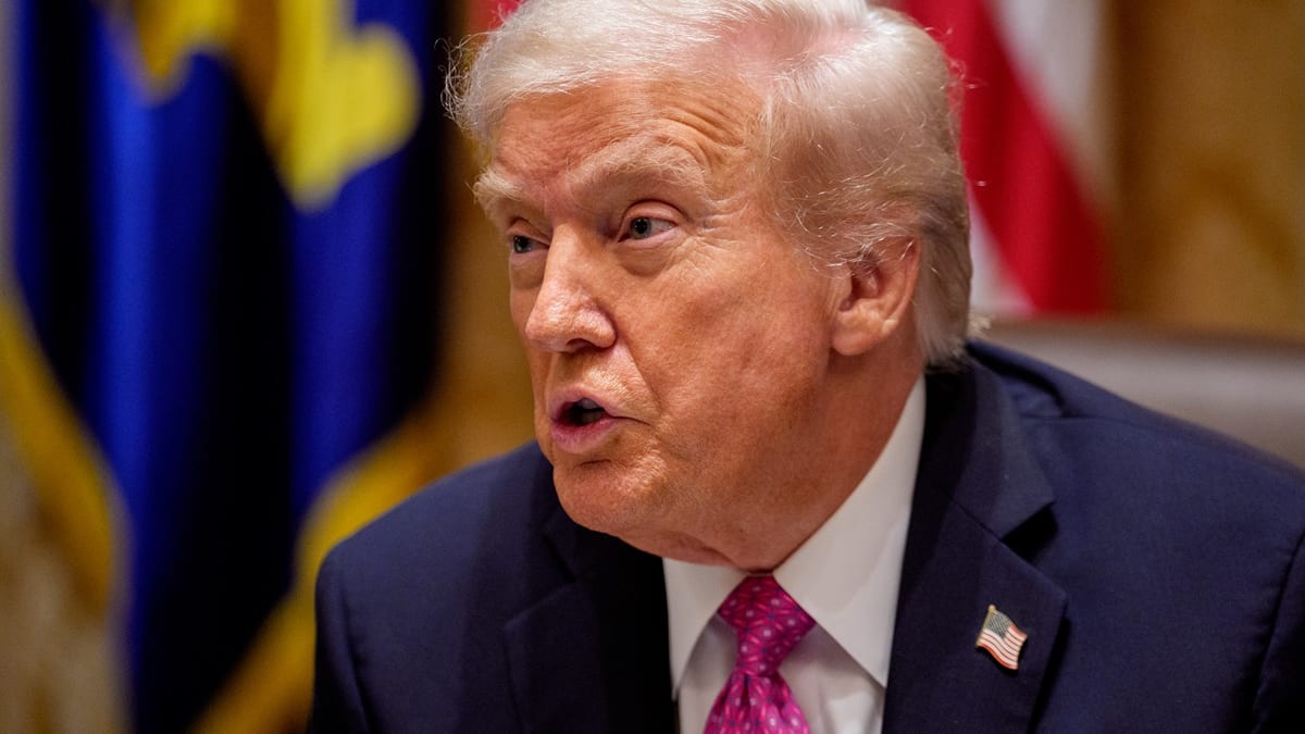 ترامب يلوّح بالتدخل العسكري في نيجيريا لحماية المسيحيين.. ومستشاره يُعلق