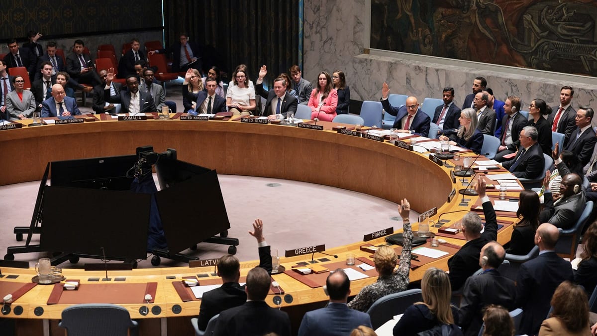 بكلمات "بذيئة".. ترامب يهدد إيران مطالبا إياها بفتح مضيق هرمز