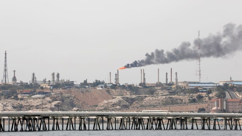 انفجارات تهز جزيرة خرج.. إليكم ما يجب معرفته عن مفتاح اقتصاد إيران