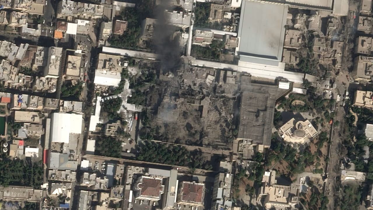 حكم إيران لـ36 عامًا.. من هو المرشد الأعلى الإيراني علي خامنئي؟