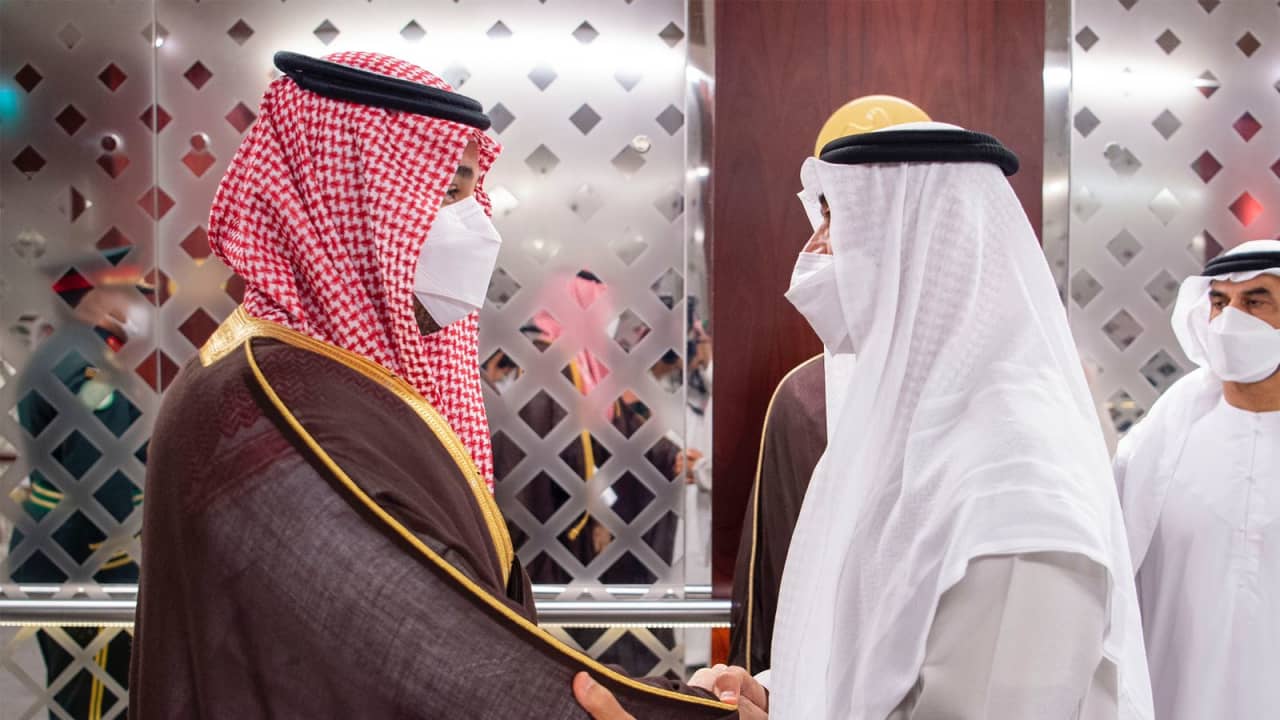 ولي عهد السعودية في الإمارات.. ويعزي محمد بن زايد في وفاة الشيخ خليفة