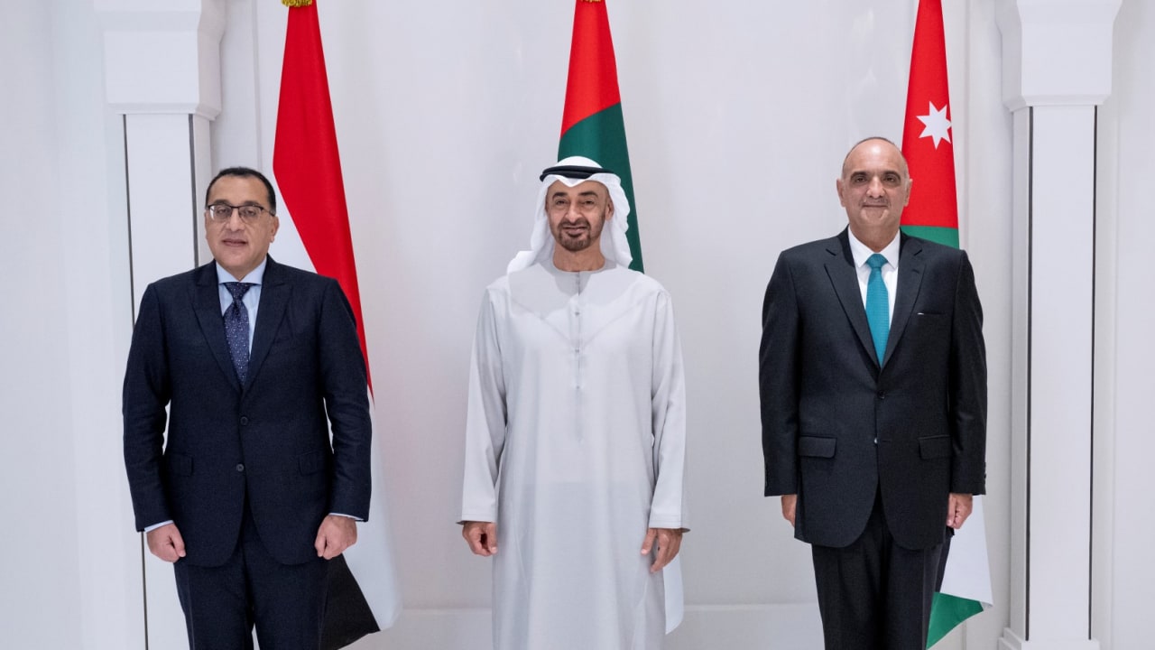 محمد بن زايد يستقبل رئيسي وزراء مصر والأردن قبيل الإعلان عن الشراكة الصناعية بين الدول الثلاث