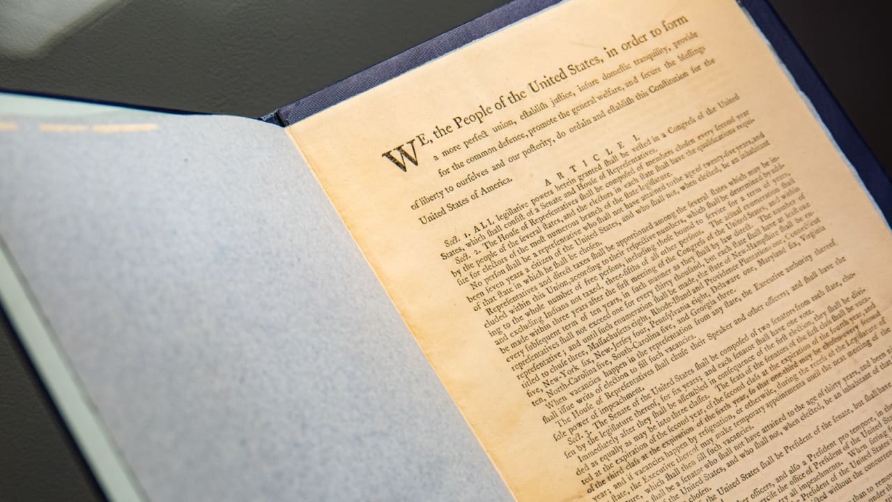 نسخة نادرة من الطبعة الأولى للدستور الأمريكي في مزاد.. فهل تنافس سابقتها؟