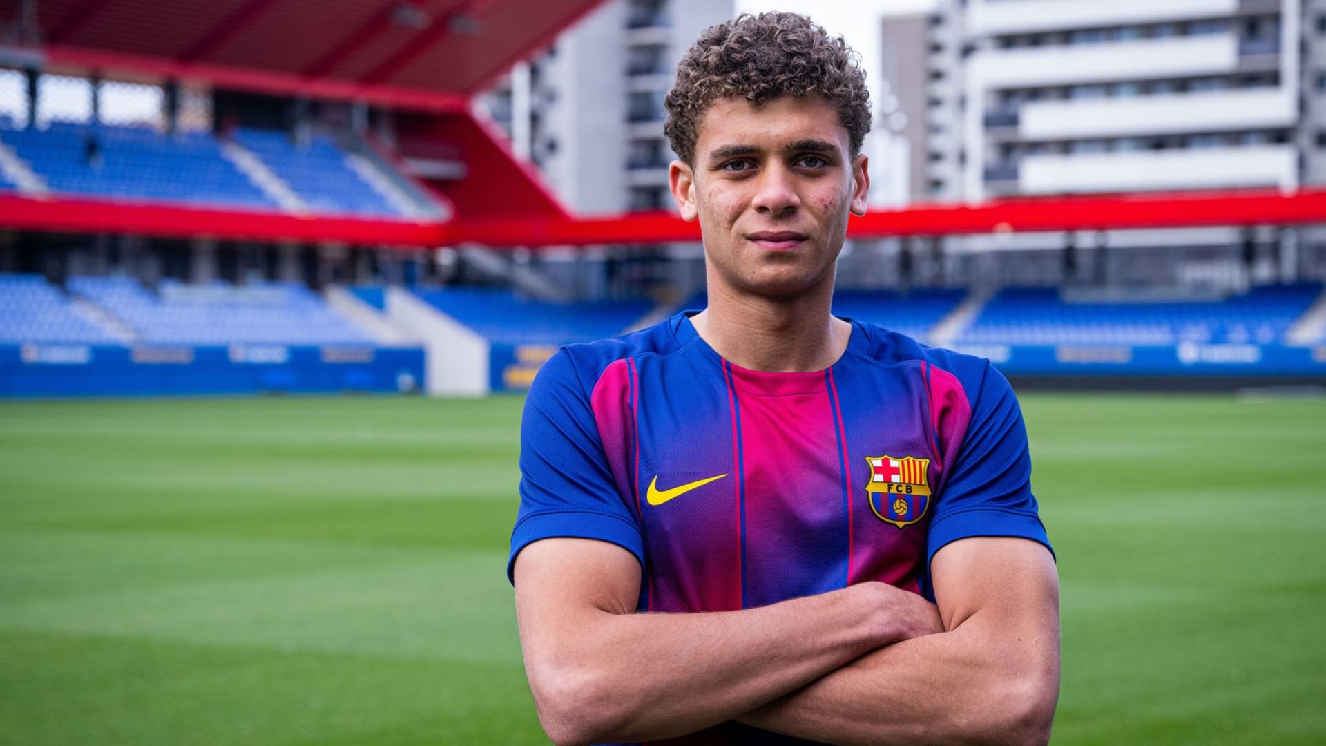 من الأهلي المصري إلى برشلونة.. إليك ما نعرفه عن صفقة حمزة عبدالكريم