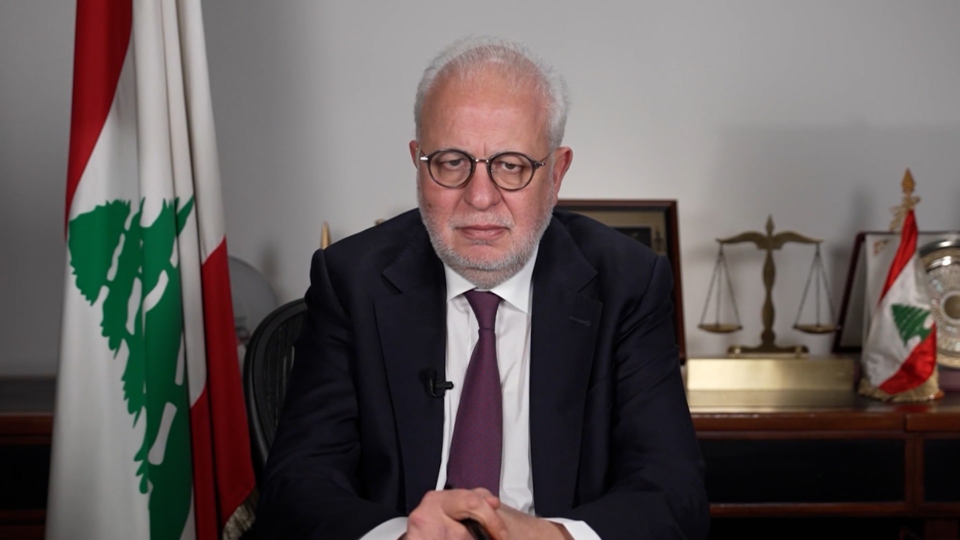 وزير العدل اللبناني لـCNN: حزب الله يجرّ البلاد إلى حرب شاملة.. واحتكار السلاح حق للدولة فقط