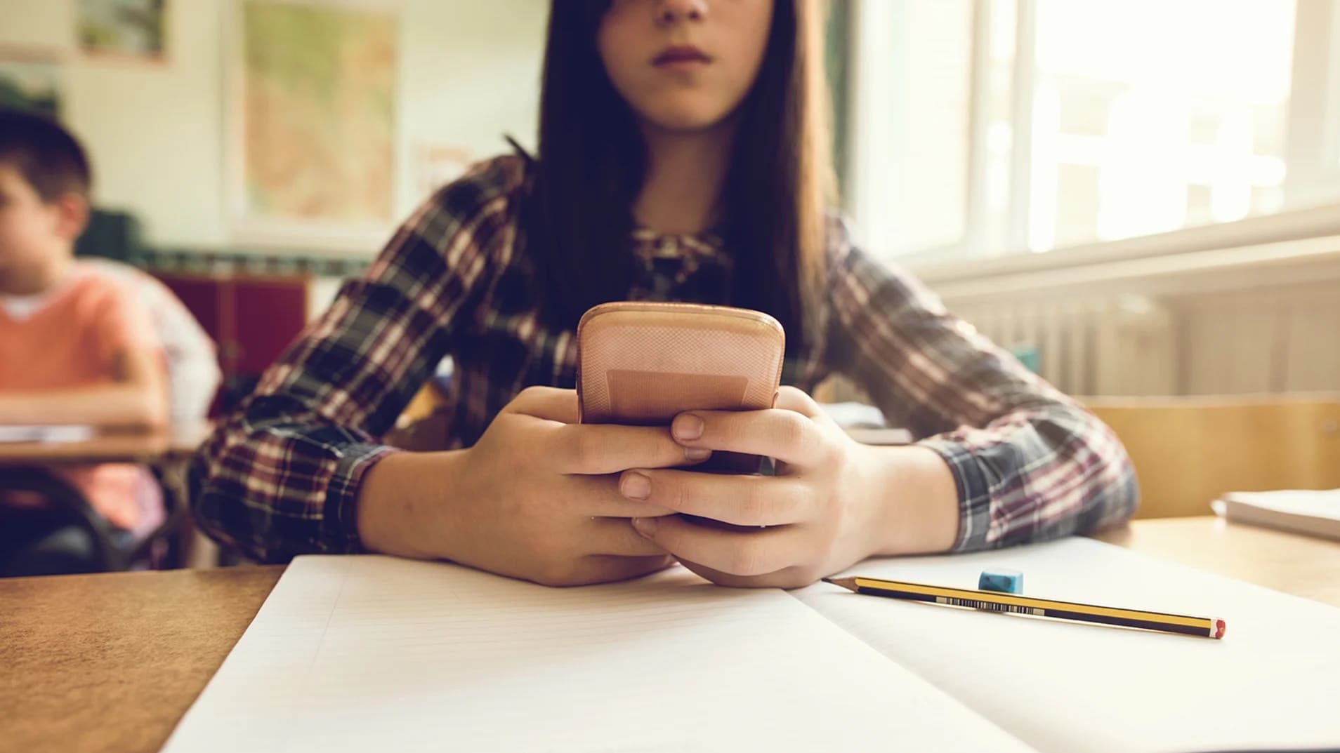 لماذا تسعى أستراليا لحظر وسائل التواصل الاجتماعي على أجهزة الأطفال؟