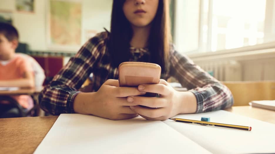 لماذا تسعى أستراليا لحظر وسائل التواصل الاجتماعي على أجهزة الأطفال؟