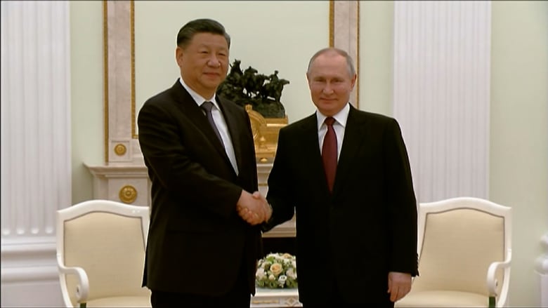 الرئيس الصيني يصف علاقته مع بوتين بـ"الصداقة الأبدية".. بماذا وصفها بوتين؟