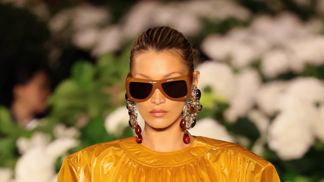 Irodaga qarshi ichkarida porno sperma Qinni yalash ruscha video