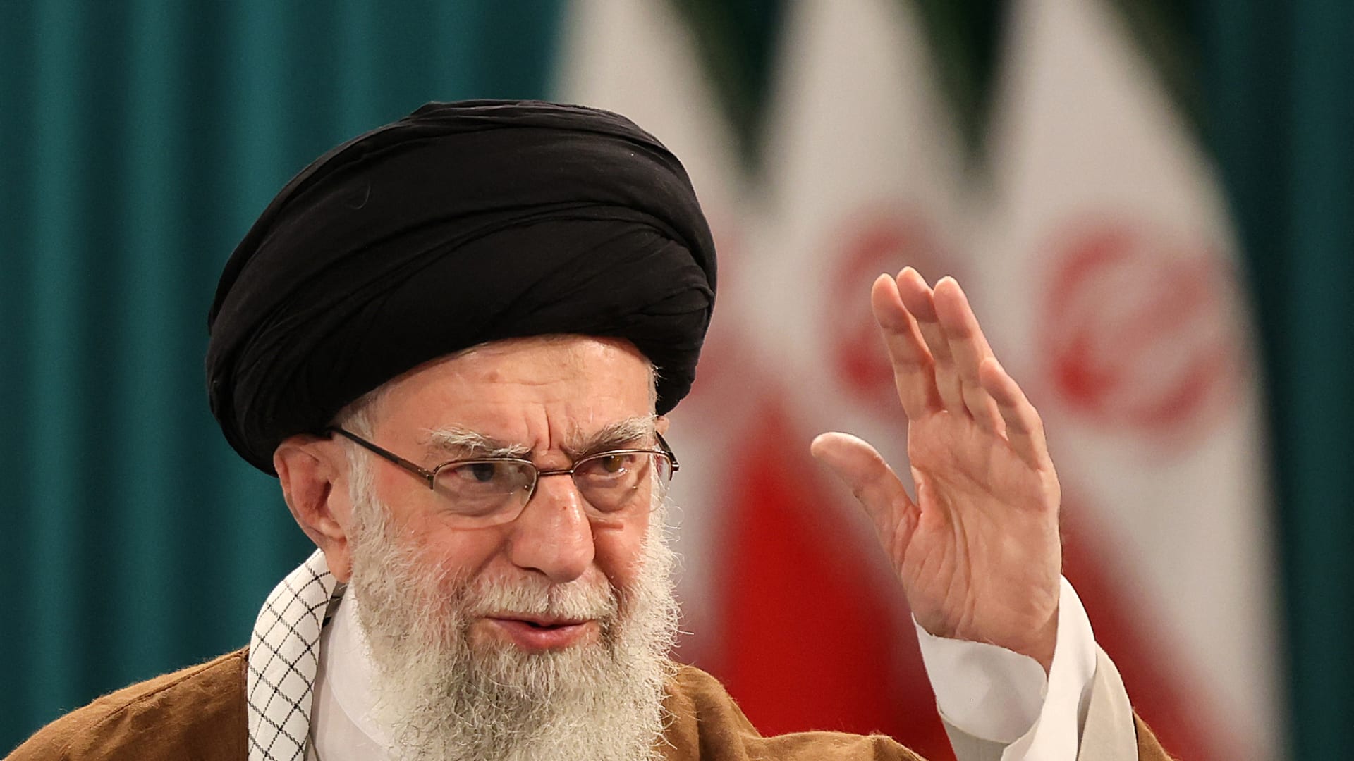 ترامب: على المرشد الإيراني أن يشعر بالقلق للغاية